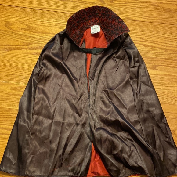 Vampire Halloween Costume size youth small, 4-6. - Picture 6 of 6